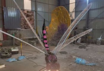 蜻蜓點水雕塑廠家  鏤空昆蟲雕塑 不銹鋼蜻蜓點水雕塑廠家