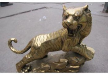 玄關(guān)老虎雕塑廠家 創(chuàng)意仿真擺件 風景區(qū)仿古老虎雕塑