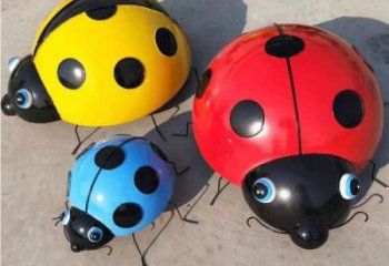 步行街瓢蟲雕塑廠家 戶外創(chuàng)意擺件 草地彩繪瓢蟲雕塑