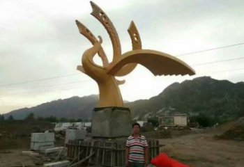 風景區(qū)金鳳凰雕塑廠家 中式戶外擺件 幾何仿古金鳳凰雕塑