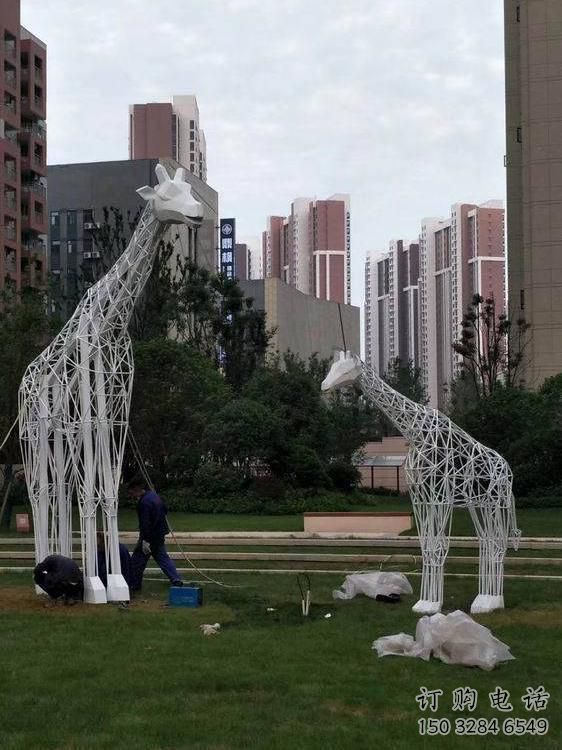 庭院長頸鹿雕塑廠家 歐式仿真擺件 戶外噴漆長頸鹿雕塑