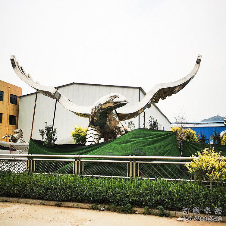 街道鷹雕塑廠家 創意草地小品 戶外拉絲鷹雕塑