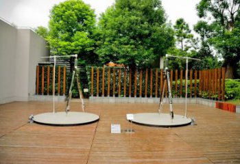 商業(yè)街圓規(guī)雕塑廠家 戶外擺件 鏡面不銹鋼圓規(guī)雕塑廠