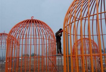 大型鳥籠雕塑廠家 拉絲公園小品 制作不銹鋼鳥籠雕塑廠