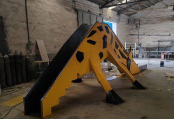 噴漆滑梯雕塑廠家 中式村口小品 草地不銹鋼滑梯雕塑廠