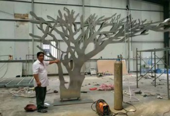 鏤空白樺樹雕塑廠家 園林小品 住宅小區(qū)不銹鋼白樺樹雕塑廠