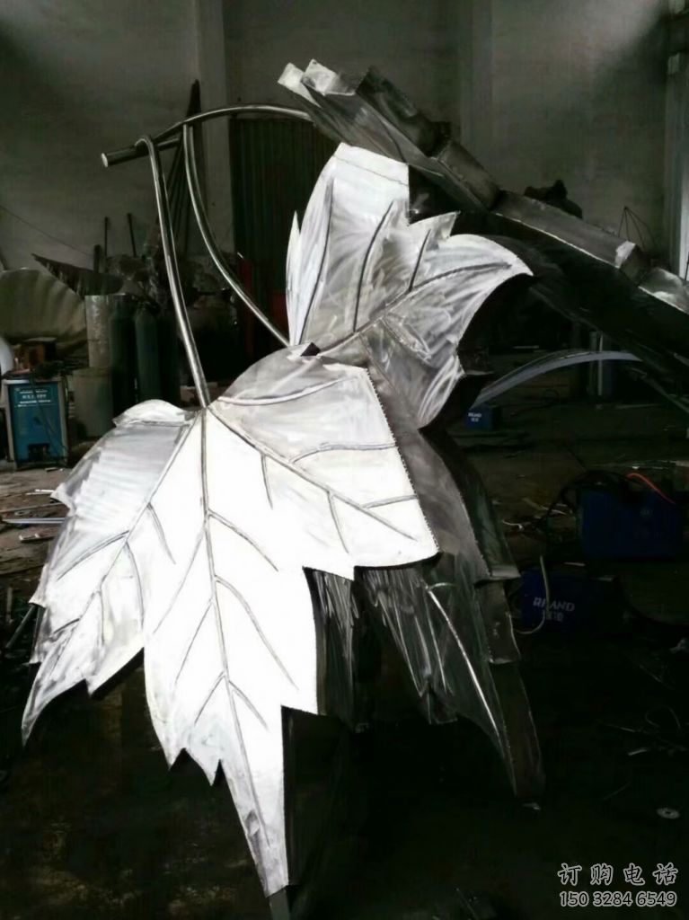 鏡面楓葉雕塑廠家 烤漆大型擺件 抽象不銹鋼楓葉雕塑廠