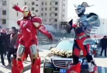 鐵藝機甲機器人雕塑制作廠家