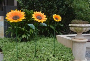 村口向日葵雕塑