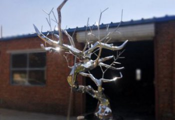 住宅小區(qū)松樹(shù)雕塑