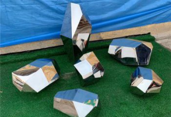 步行街石塊雕塑