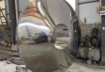 軟裝圓鏡雕塑定做,標(biāo)識(shí)雕塑,不銹鋼圓鏡雕塑選定