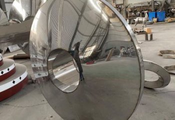 圓鏡雕塑廠家,地標(biāo)擺件,不銹鋼圓鏡雕塑造型生產(chǎn)商