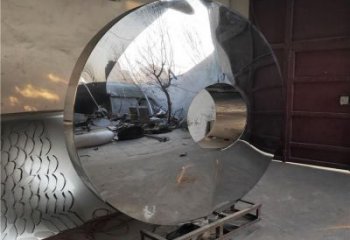 圓鏡雕塑優(yōu)選,景區(qū)案例,抽象不銹鋼圓鏡雕塑選用